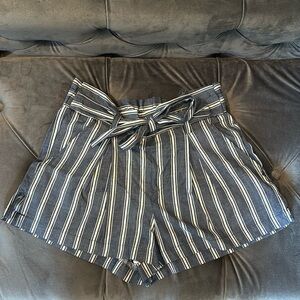 blue/white striped shorts! size: juniors 1